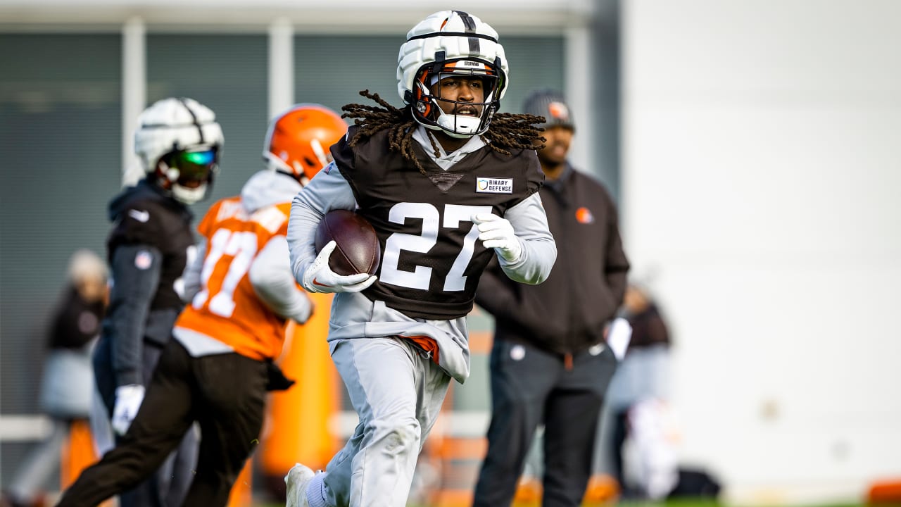 Browns rushing attack against the Bears top ranked run defense