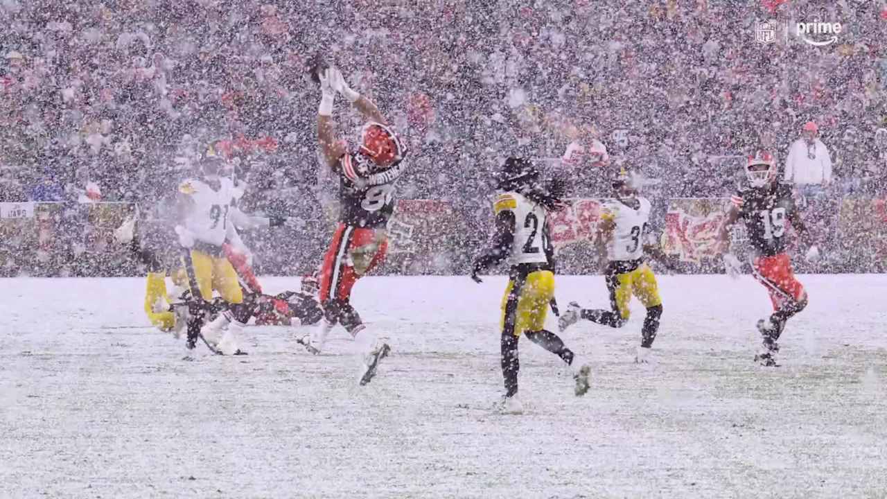 Blake Whiteheart juggles 29-yard high-point pass in the snow | Steelers vs. Browns Nov. 21, 2024