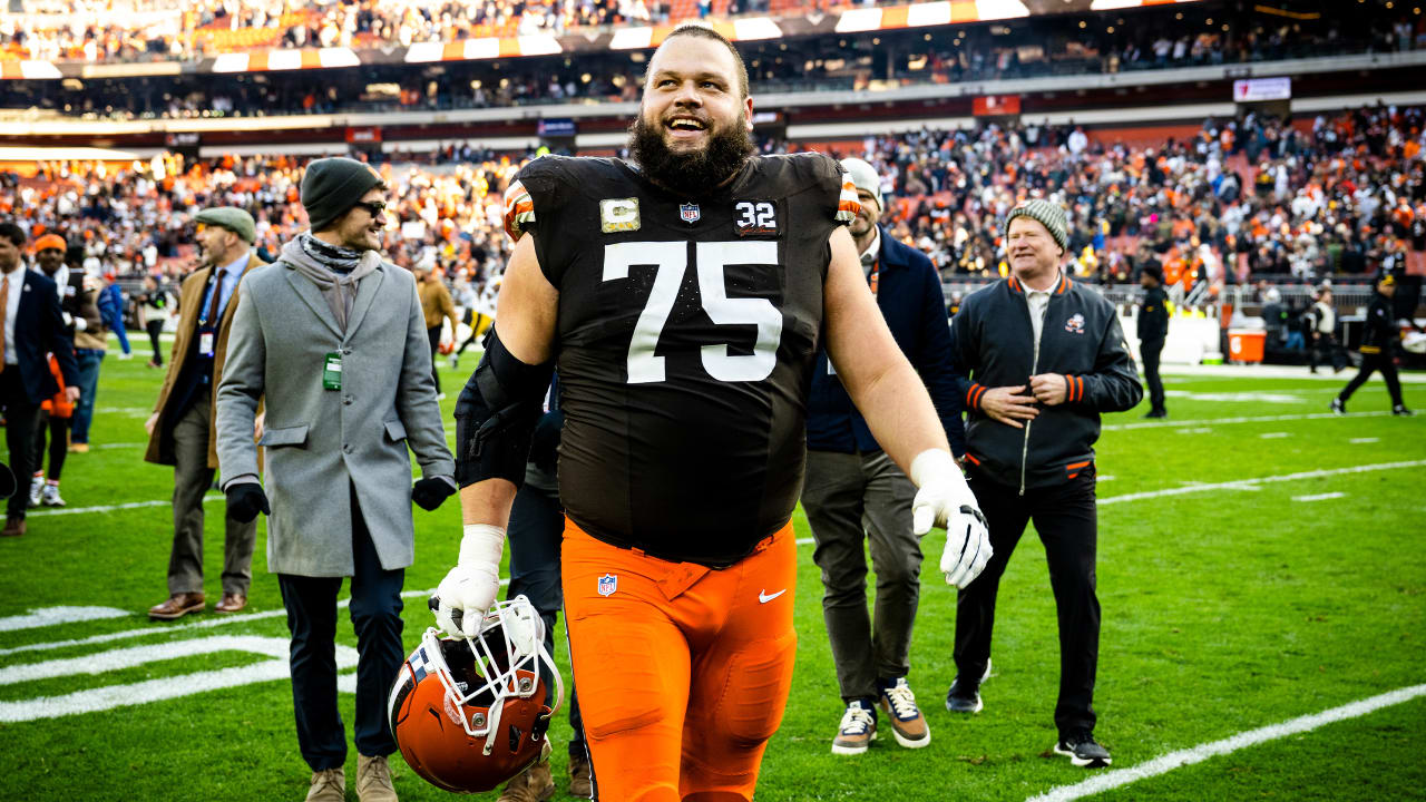 Joel Bitonio nominated for 2023 Art Rooney Sportsmanship Award