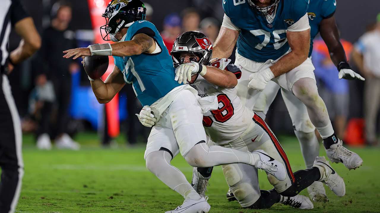 OLB Jack Pyburn Invigorates Defense Against Jaguars