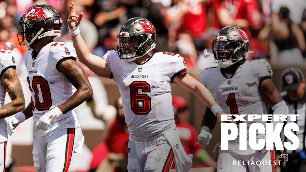 Experts Predict Who Will Win Between the Tampa Bay Buccaneers and