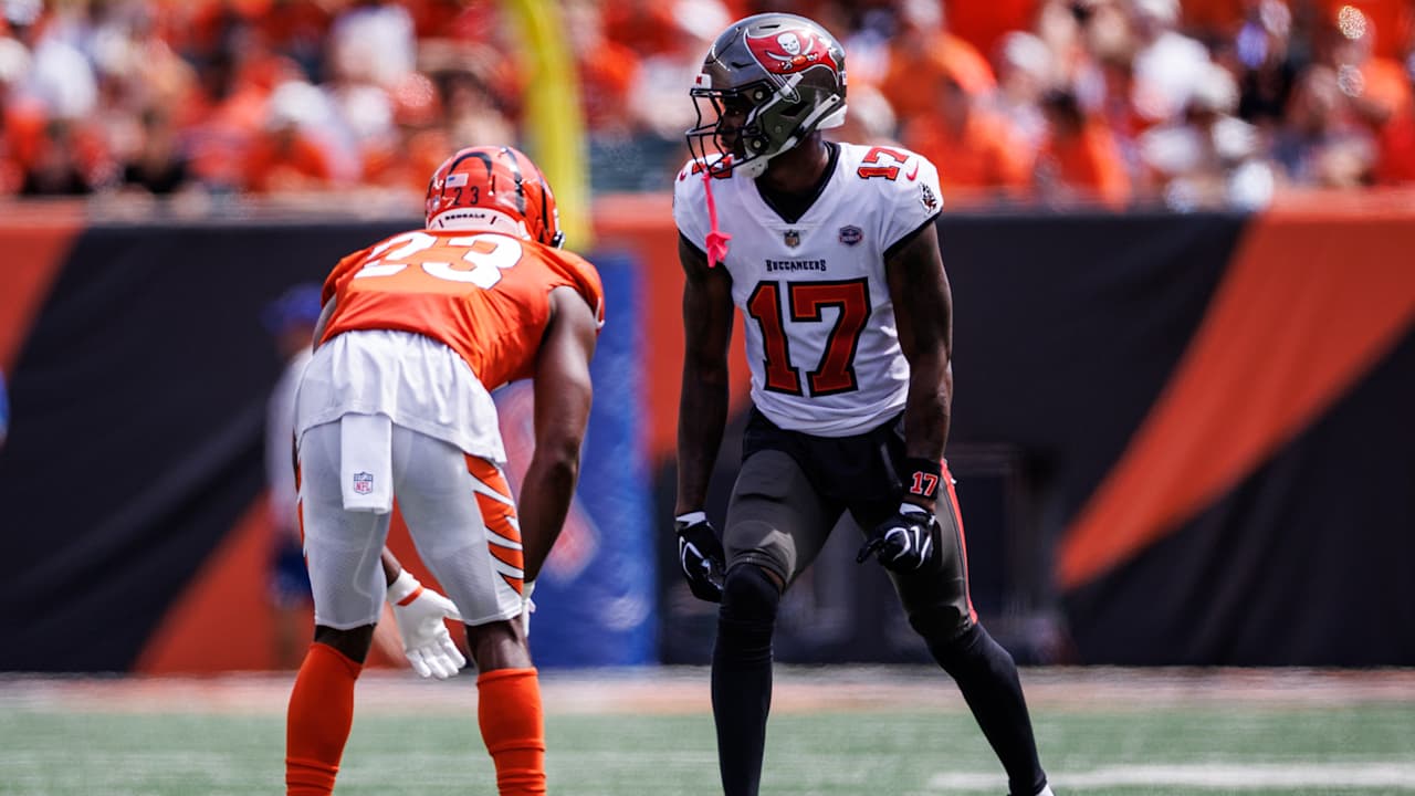 Rookie Ted Hurst Steps Up as Bucs' Three-Receiver Attack Shows Promise
