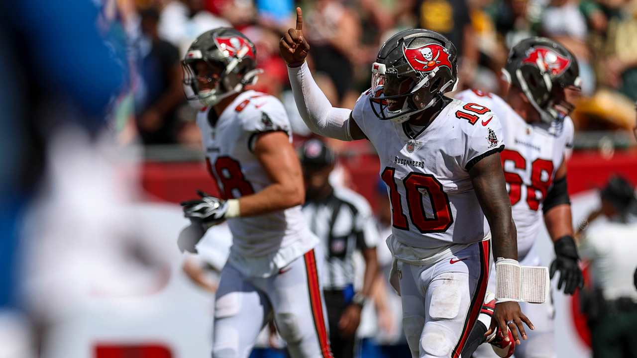 Packers D/ST feasts on rookie QB Jalon Daniels in 17-14 win over Bucs