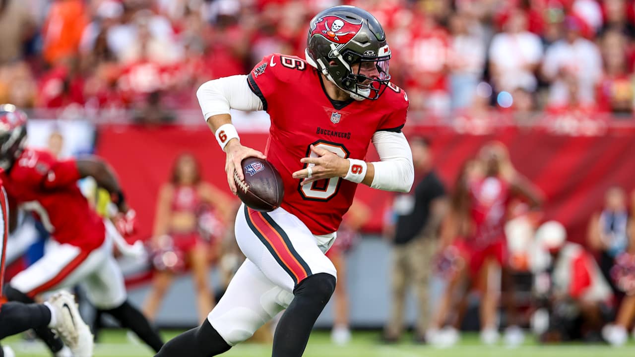 Nelson's 1.5 Sacks, Parodie Pick Lift Bucs Past Chiefs 16-15