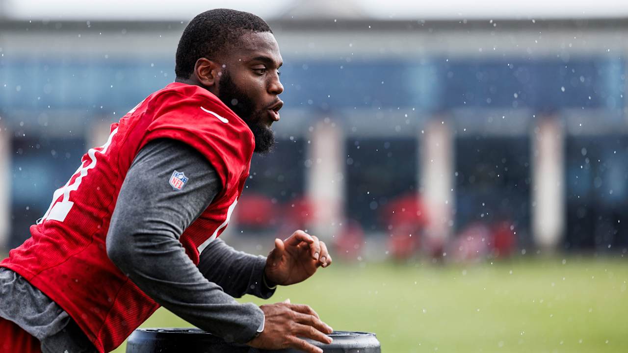 Bucs' David Walker Eyes Edge Rush Role After ACL Recovery in Tampa