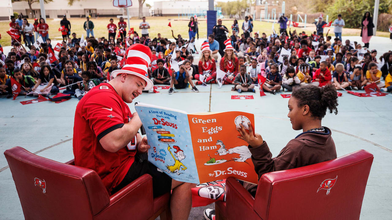 Photos Buccaneers' Tackle Reading Event