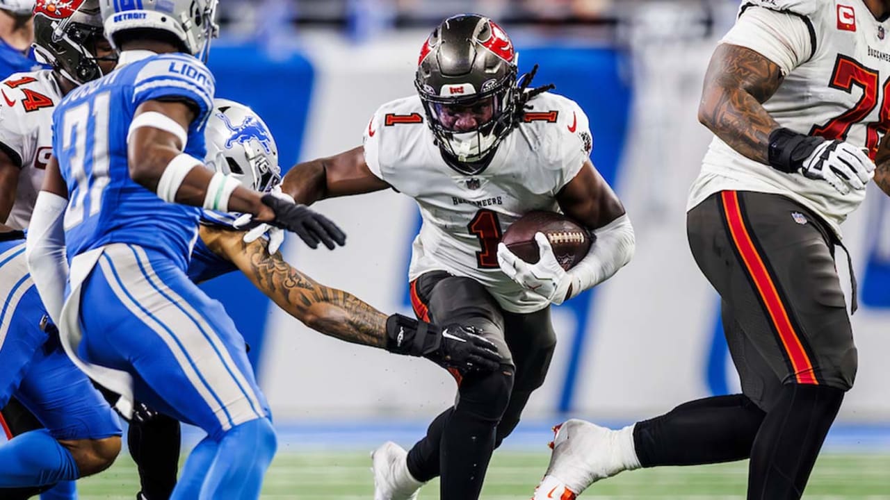 Bucs vs. Lions Division Round Top Images Gallery