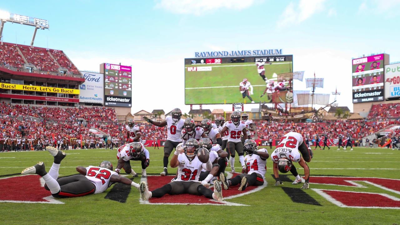 Best Photos From Titans Vs. Bucs | Week 10