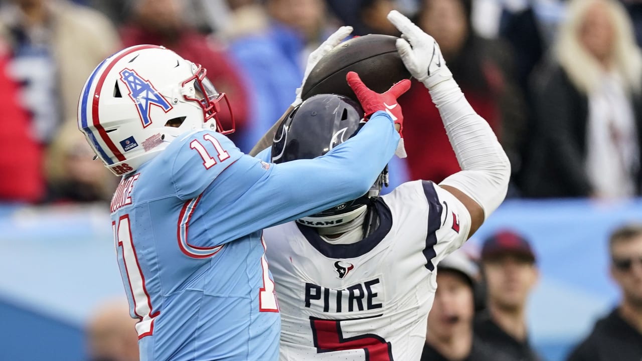 Chris Moore MOSSES Texans DB For 23-Yard Connection