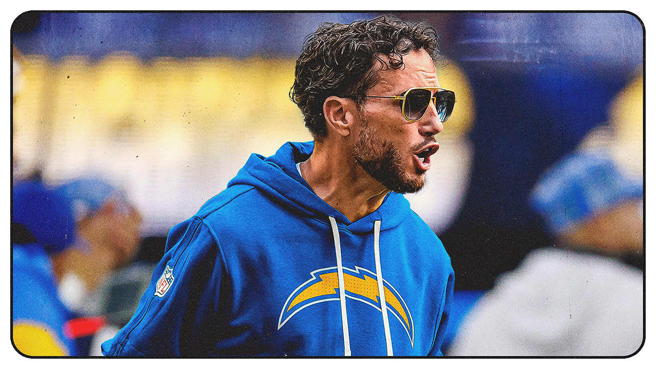 Internet Reacts to Chargers Naming Mike McDaniel as Offensive Coordinator