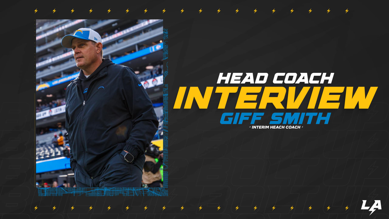 Chargers Confirman Entrevista con Giff Smith para entrenador en jefe