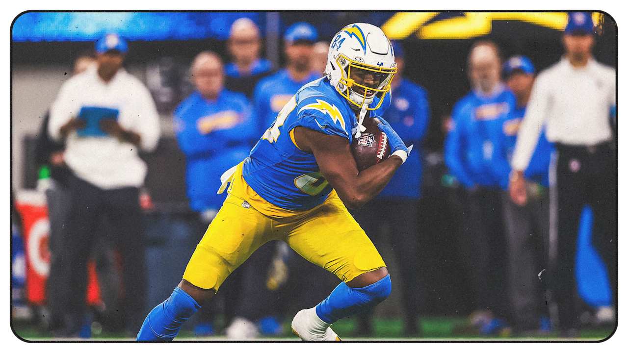 Herberts' Improvisation Proves Positive on 19-Yard Toss to Smartt