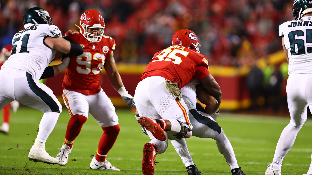 SACK Kansas City Chiefs defensive tackle Chris Jones tracks down