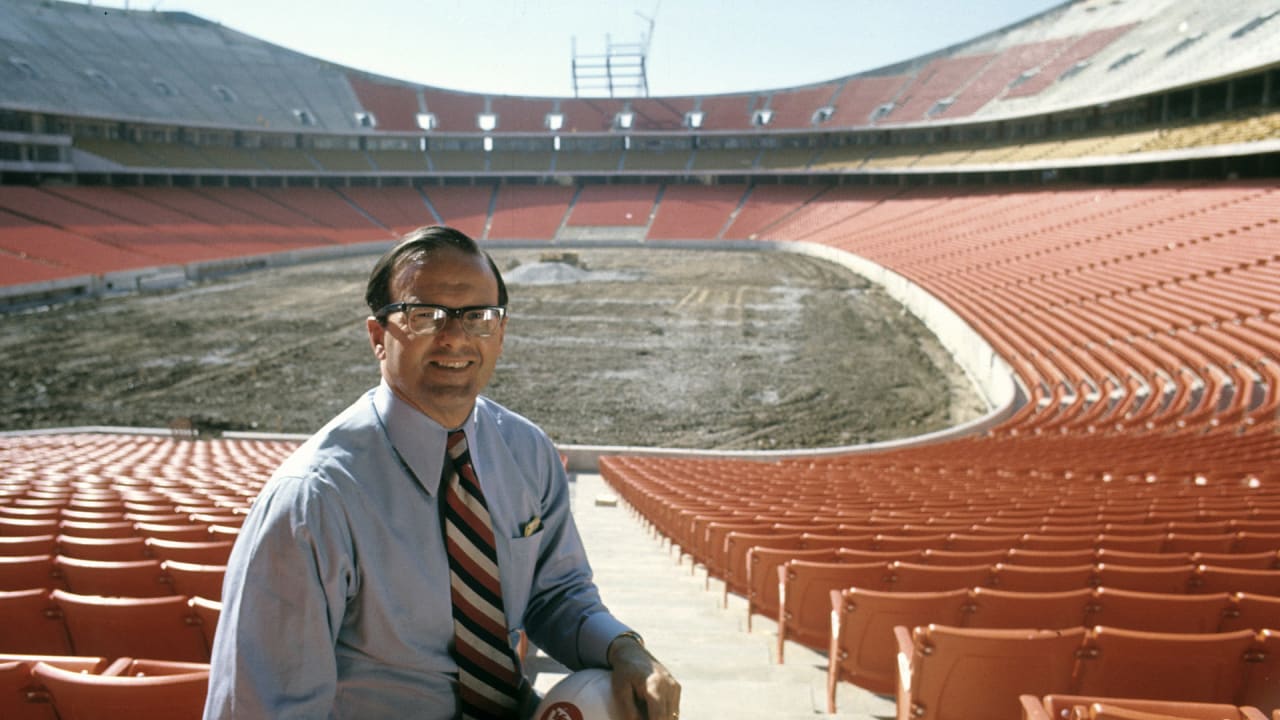 Bên trong những chồng ống khói: Những khoảnh khắc đáng nhớ nhất trong 25 năm đầu tiên của sân vận động GEHA Field tại Arrowhead – Phần một