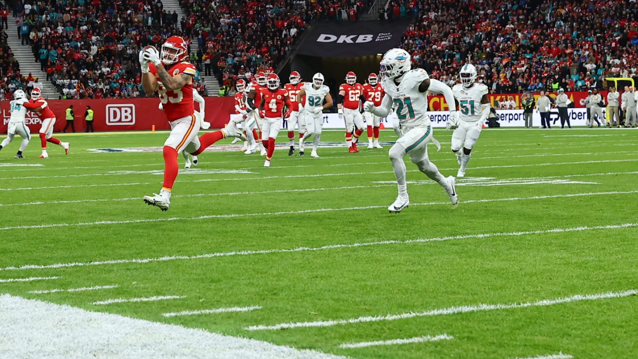 Quarterback Patrick Mahomes Drops A 24-yard Dime To Tight End Noah Gray ...