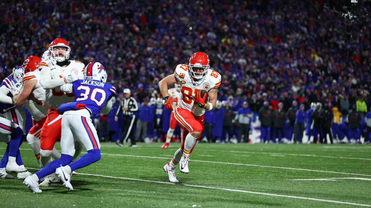 Kansas City Chiefs Tight End Travis Kelce Fights For The Pylon And ...