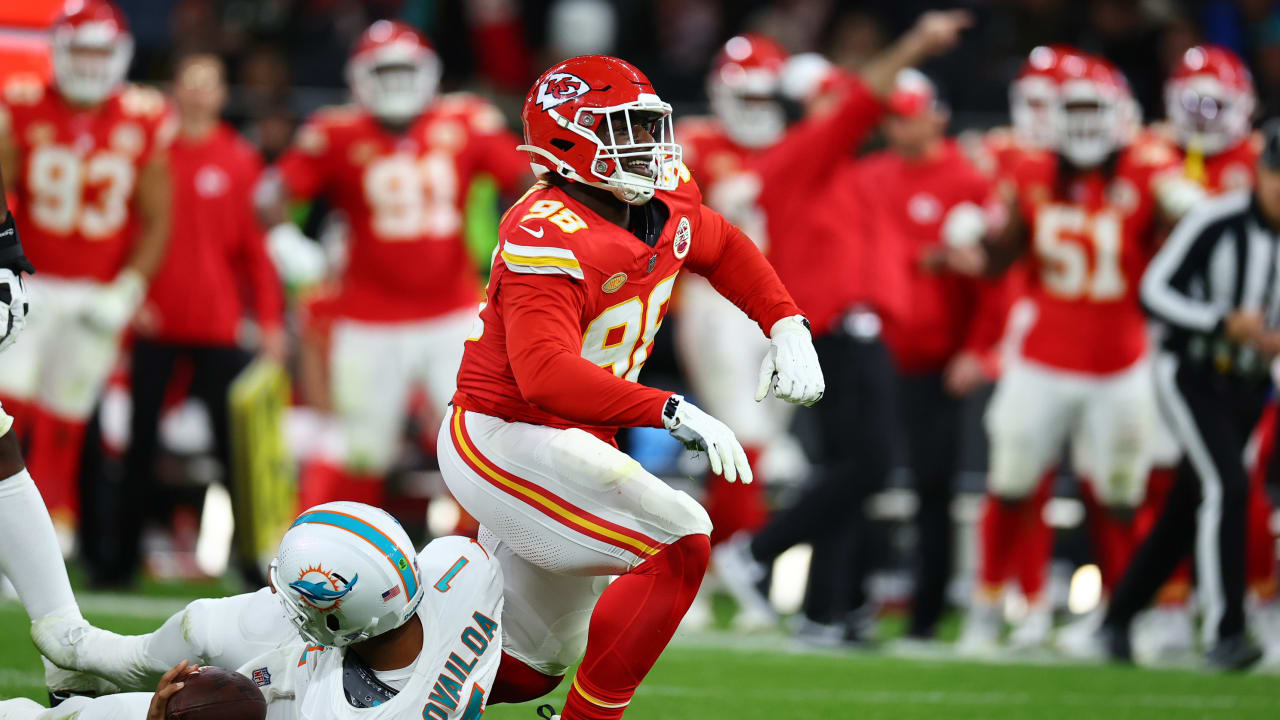 Kansas City Chiefs cornerback Trent McDuffie's corner blitz sparks
