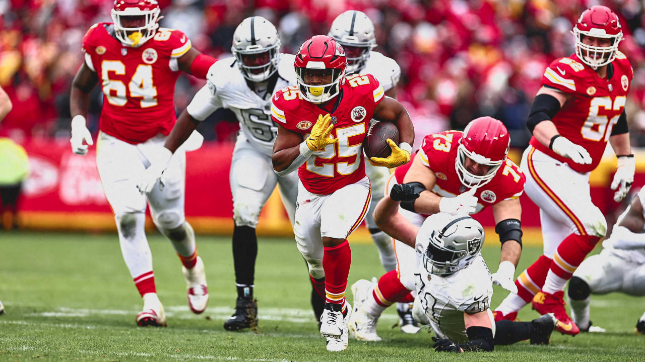 Kansas City Chiefs running back Clyde EdwardsHelaire throws off a