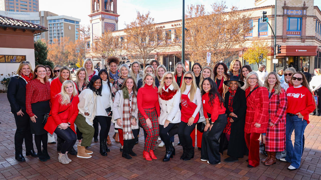 Photos: Chiefs Spread Holiday Cheer