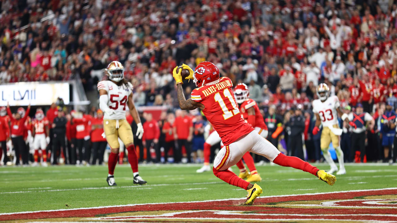 Kansas City Chiefs quarterback Patrick Mahomes capitalizes on muffed punt with go-ahead throw to wide receiver Marquez Valdes-Scantling