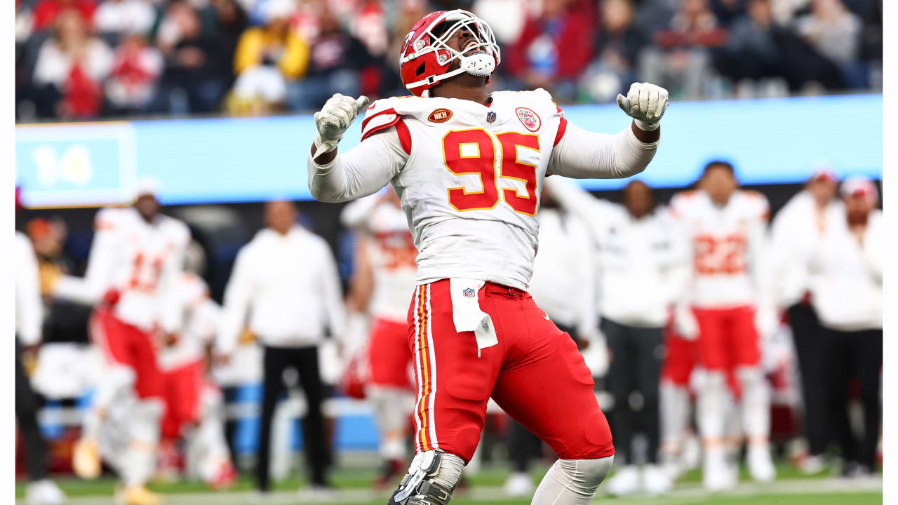 Photos: Game Action From Week 18 | Chiefs Vs. Chargers