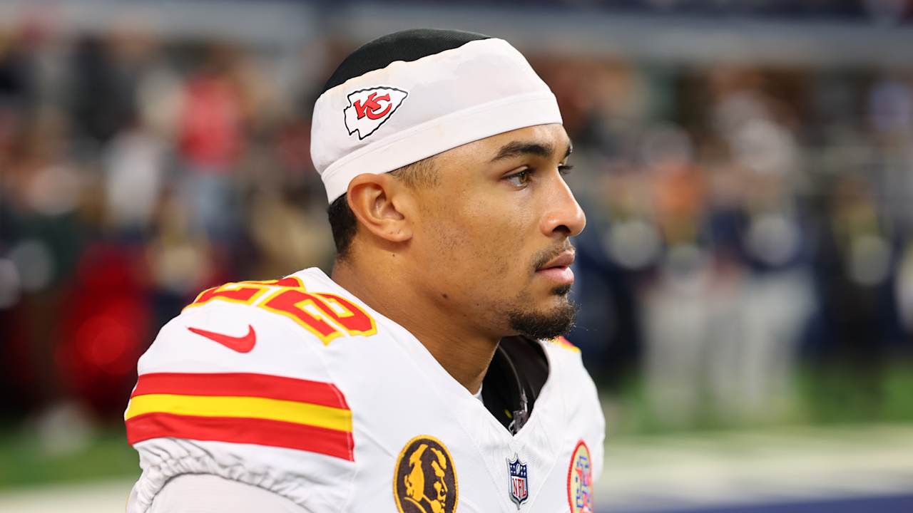 Photos: Warmups and Pregame for Week 13 | Chiefs vs. Cowboys