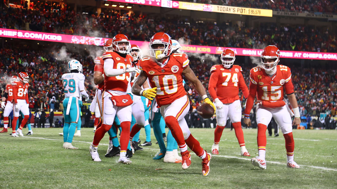 Patrick Mahomes leads Chiefs to 26-7 playoff win over Dolphins in  near-record low temps
