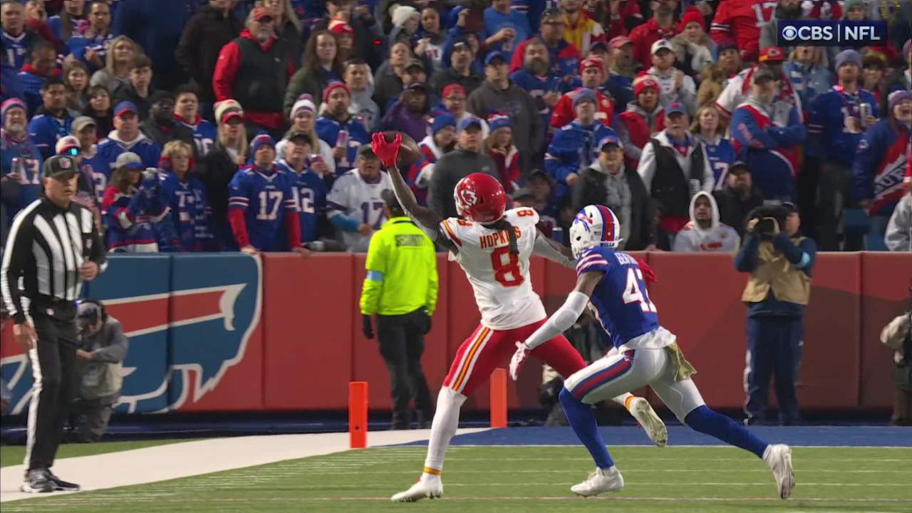 Can't-Miss Play: Chiefs Quarterback Patrick Mahomes with an Incredible 33-yard  run Down the Sideline