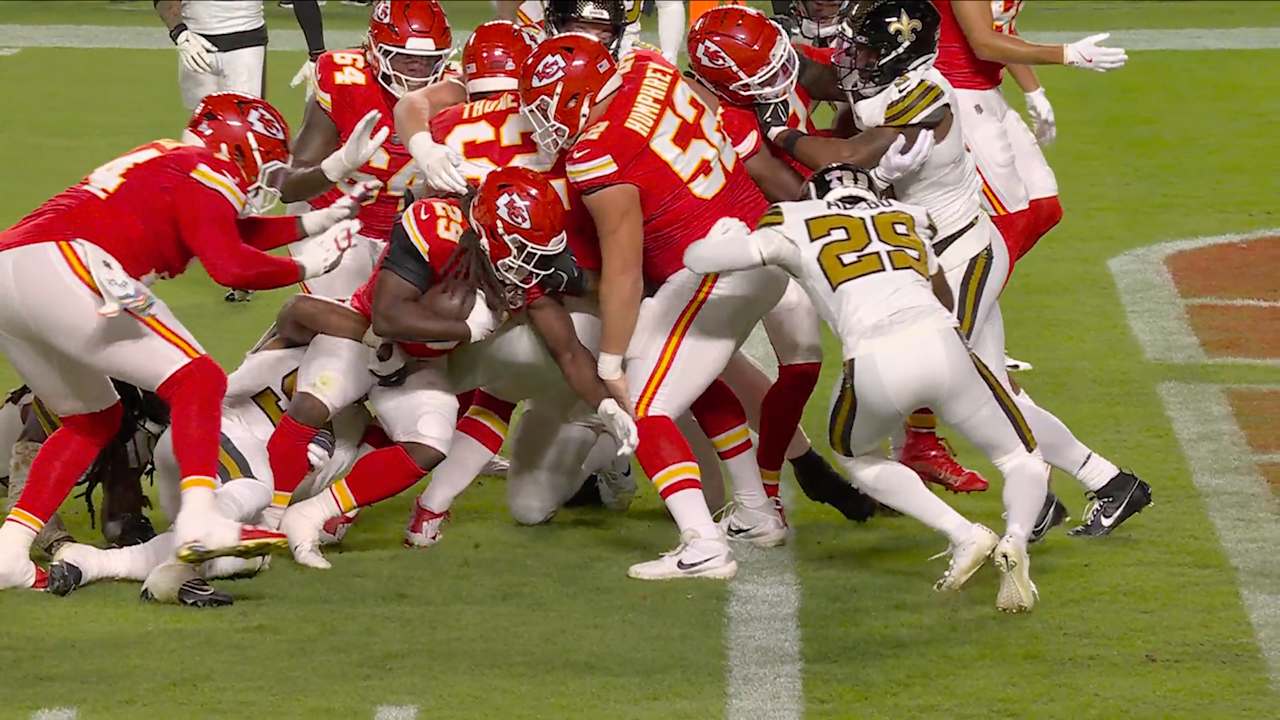 TOUCHDOWN: Chiefs Running Back Kareem Hunt Barrels into the Endzone