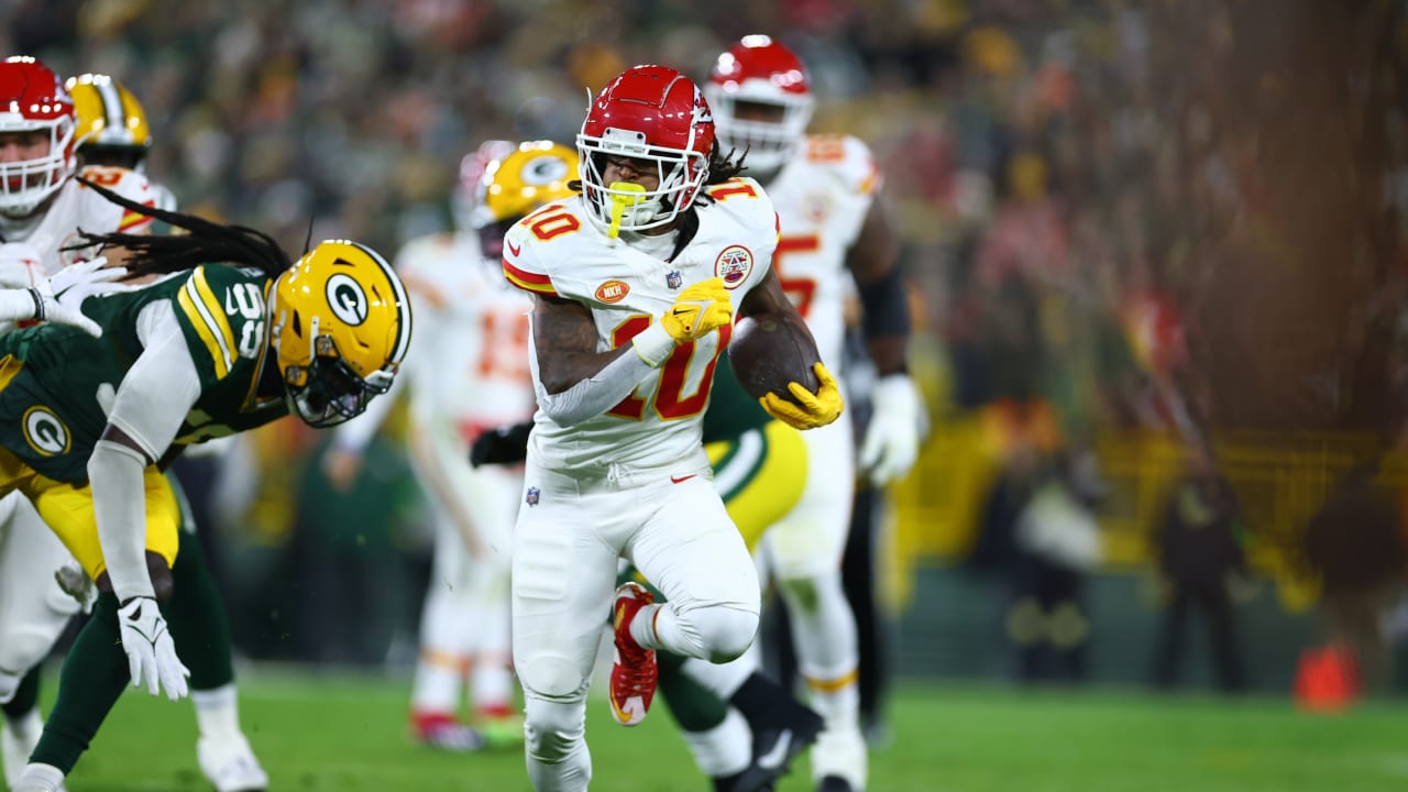 Isiah Pacheco's 26-yard burst gets the Kansas City Chiefs into the red zone
