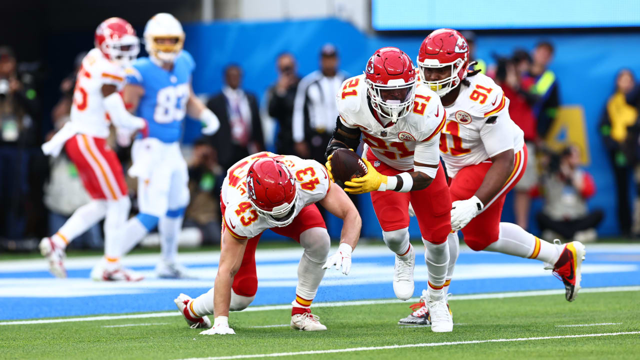 TOUCHDOWN: Kansas City Chiefs safety Mike Edwards delivers NFL's ...