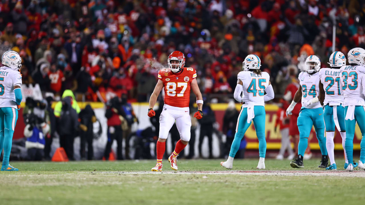 Kansas City Chiefs Quarterback Patrick Mahomes And Tight End Travis ...