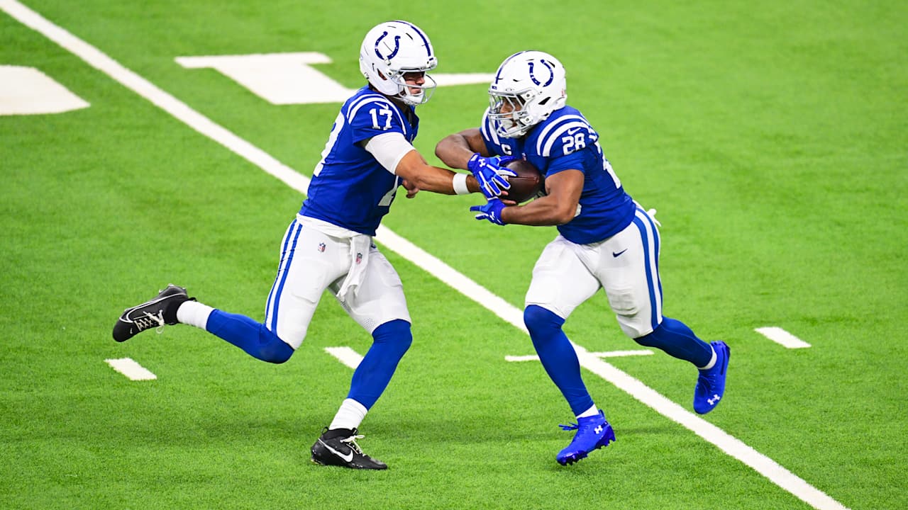 HIGHLIGHTS | Jonathan Taylor's stutter-step rush yields 18 yards
