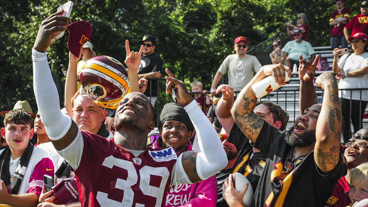 Back Together Sunday shows off energy, pride of fan base