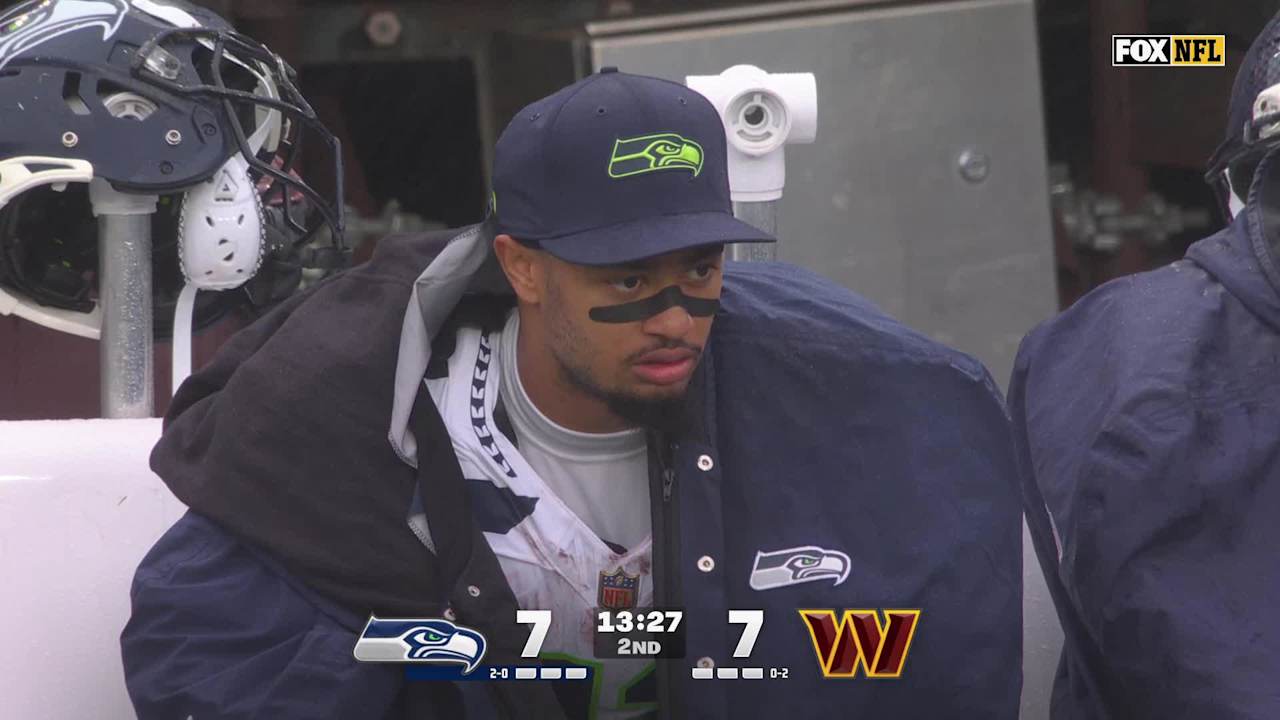 Rachaad White's 38-yard kick return sets up Washington near midfield