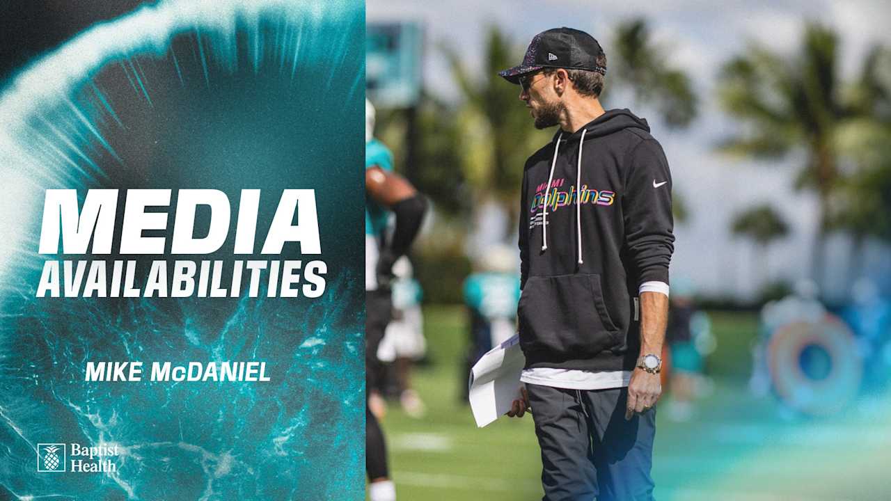 Miami Dolphins head coach Mike McDaniel looks from the sidelines before the  start of action against the Houston Texans at Hard Rock Stadium on Nov. 27,  2022, in Miami Gardens, Florida. (David, image size:1280x720