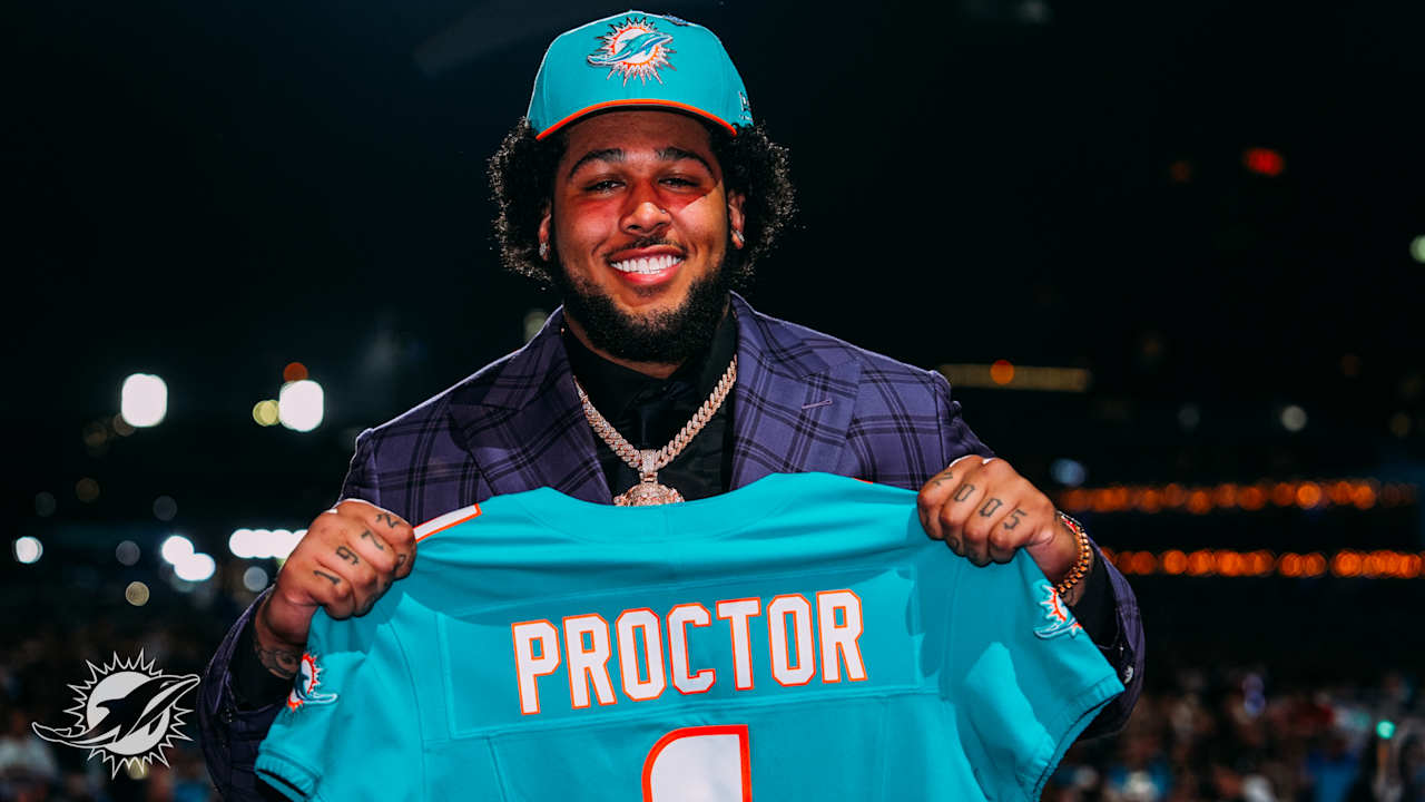 📸 OT Kadyn Proctor | Draft Day