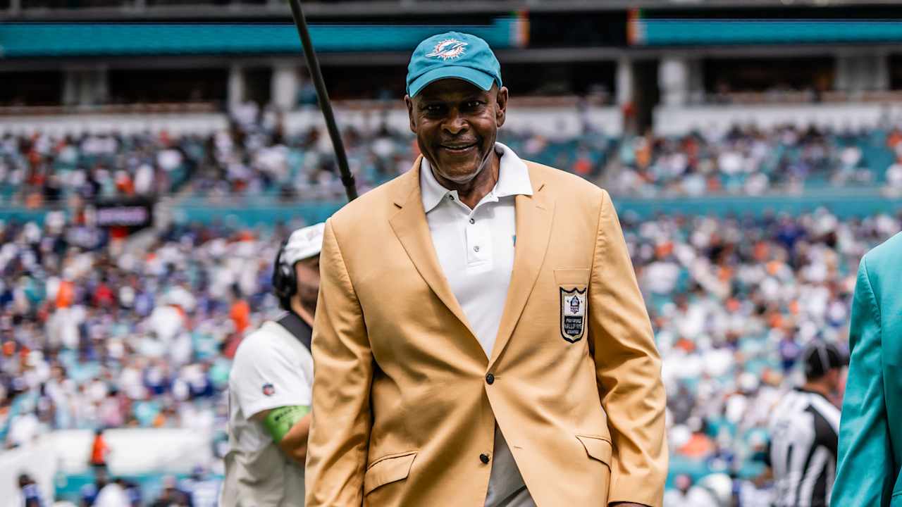 Pro Football Hall of Fame Center Dwight Stephenson to announce Dolphins Day 2 Draft pick