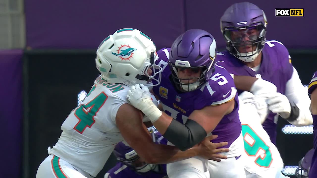 Josh Uche registers Dolphins second sack vs. Vikings