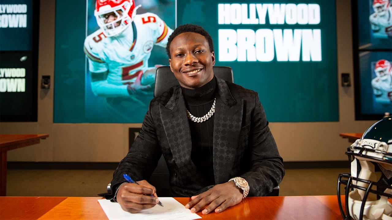 Hollywood Brown signs his Eagles contract in March 2026