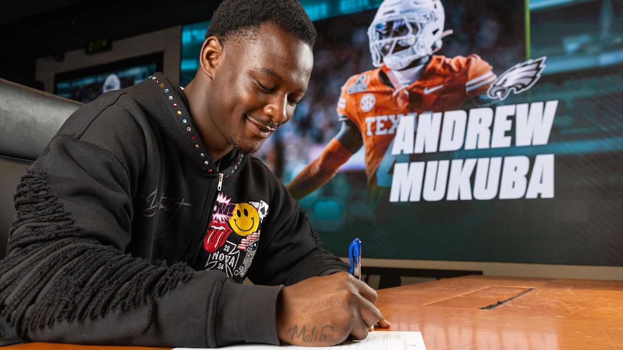 Andrew Mukuba signs his rookie contract