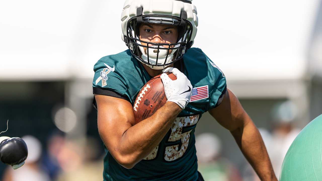 Eagles release TE Albert Okwuegbunam