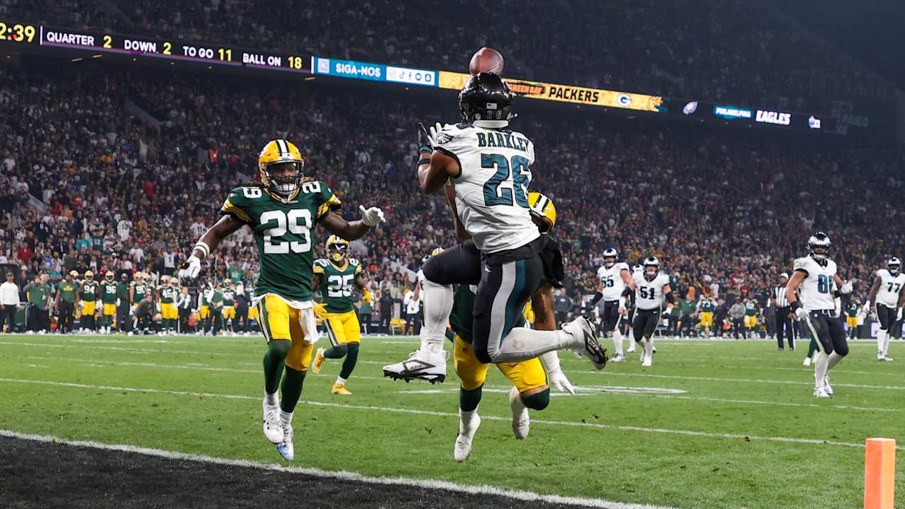 Highlight: Saquon Barkley rushes for a 11-yard touchdown vs. Green Bay ...