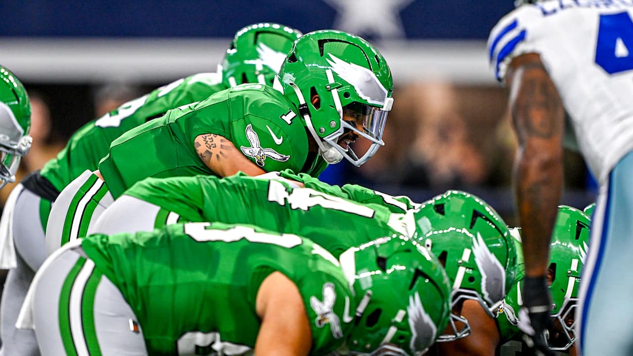 BREAKING NEWS: After a 24-21 loss to the Cowboys, the Eagles locker room was shaken when a 30-second video went viral, capturing a fan directly cursing Jalen Hurts -T