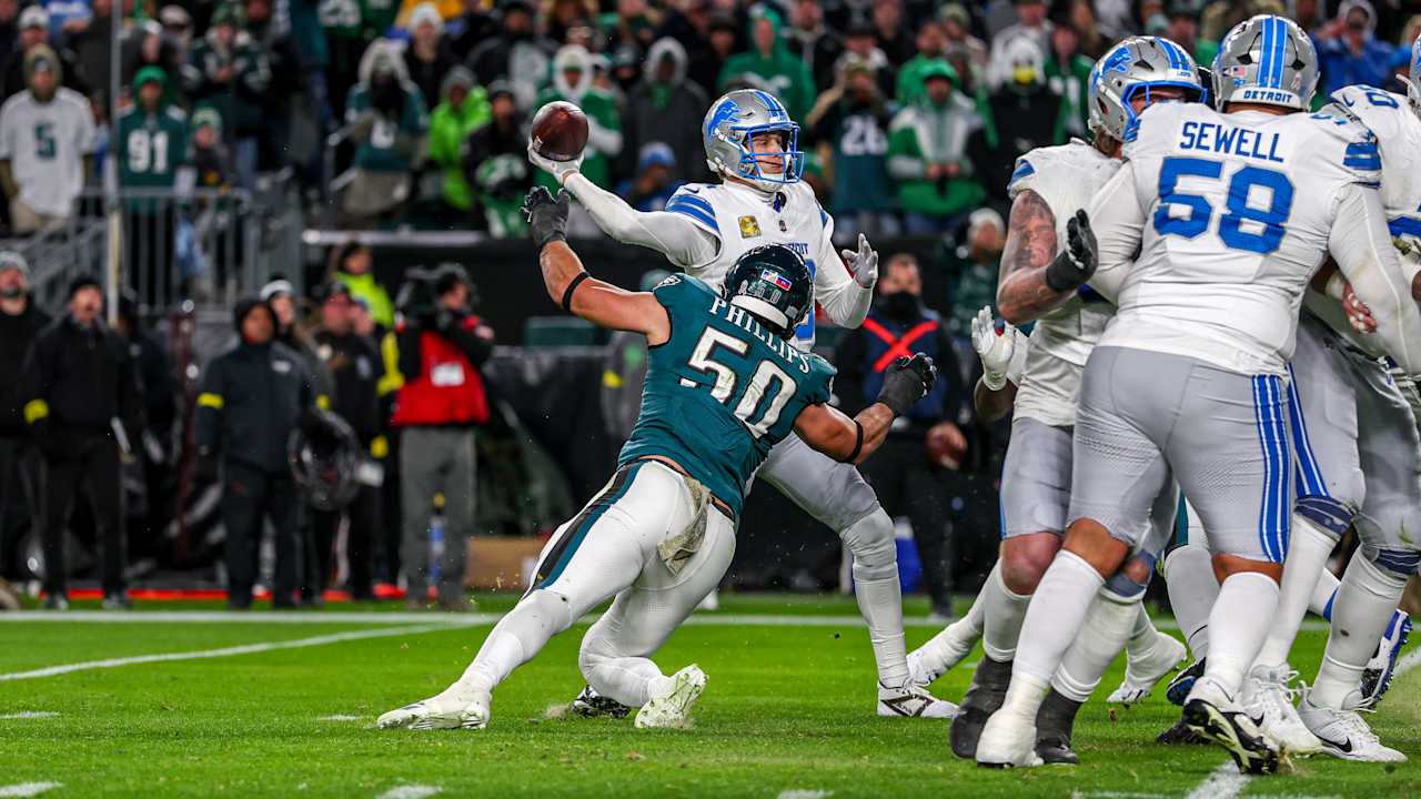 Eagles icon Jason Kelce refused to stay silent after the explosive, controversy-filled ending. The legendary center stunned reporters by calling out the officiating crew, accusing them of “turning the entire game upside down” with a series of questionable decisions that appeared to overwhelmingly favor Philadelphia — even he couldn’t accept the win without speaking the truth. -T