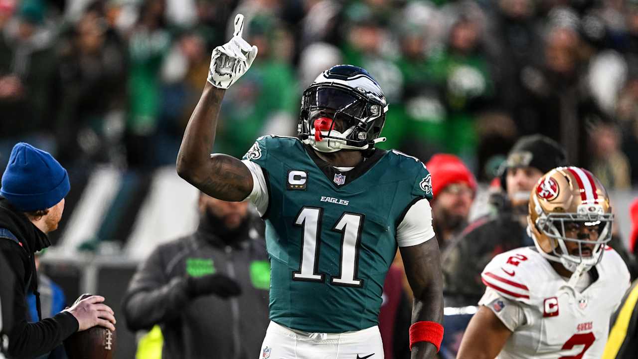 Highlight: A.J. Brown's first catch of the day results in red-zone access  vs. 49ers