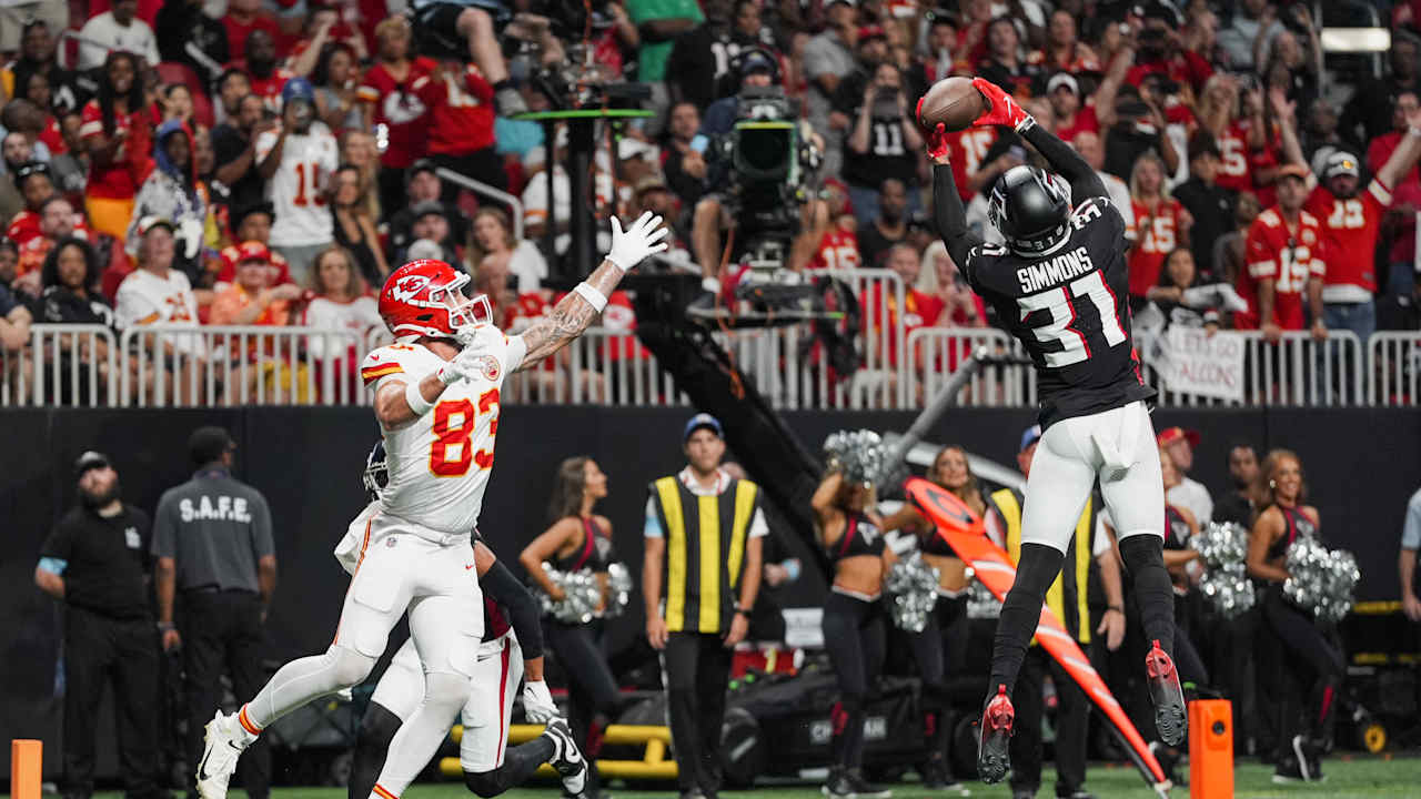 Justin Simmons nabs sixth career INT vs. Mahomes on QB's end-zone throw