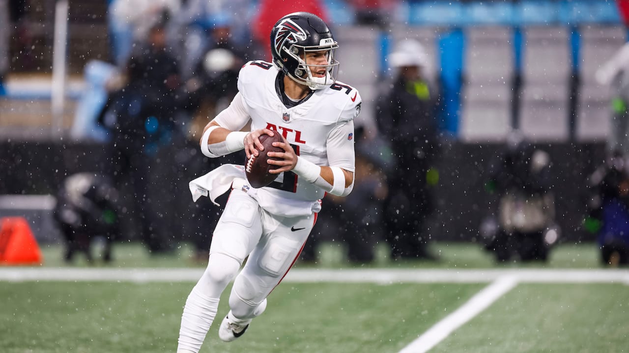 Desmond Ridder With A Pass Completion To Smith