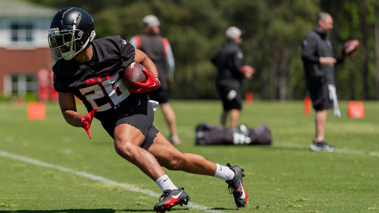 A year after season-ending knee injury, Avery Williams returns with clear vision in place - Vimarsana News