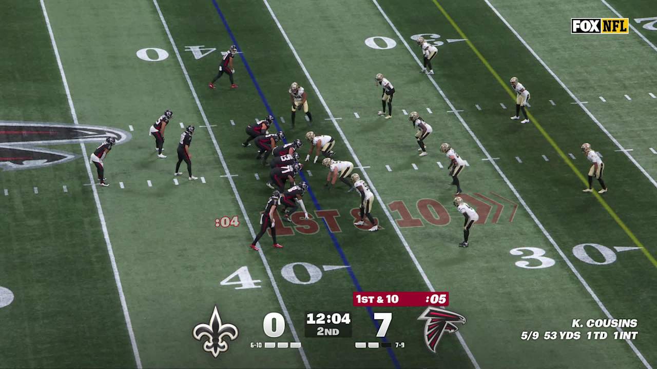 Bijan Robinson shows his shiftiness on a 12-yard rush